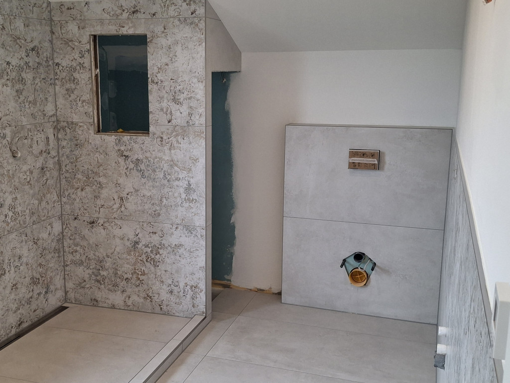 Badsanierung - Fliesen legen